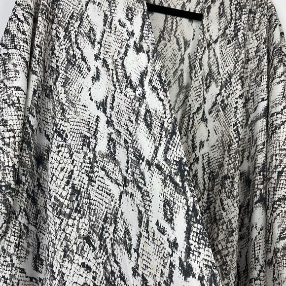 Maurices Women's Snake Skin Print Open Front Kimono Style Cover. One Size - Picture 4 of 9